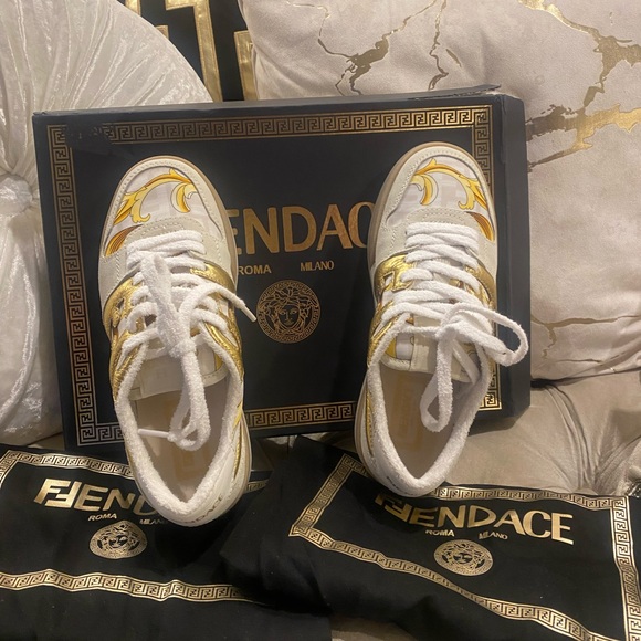 Fendi Women's White and Gold Sneakers. LIMITED ADDITION. - Picture 13 of 13